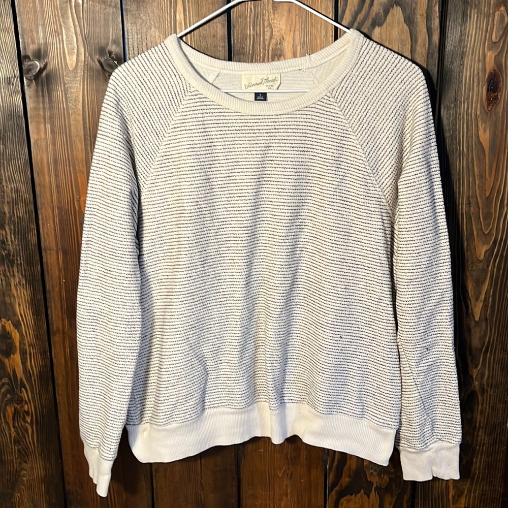 Universal threads light sweater.